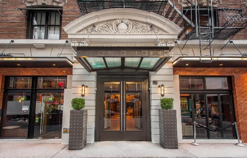 The Square Hotel - image 1