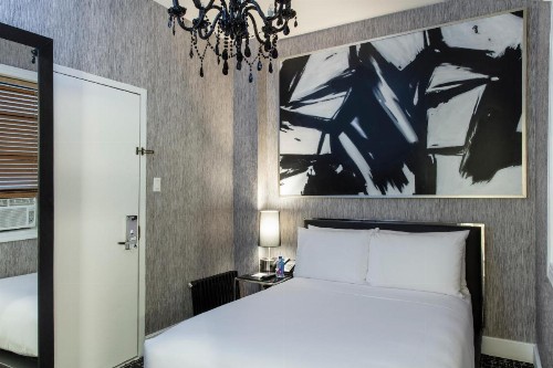 The Square Hotel - image 10