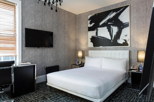 The Square Hotel - image 2