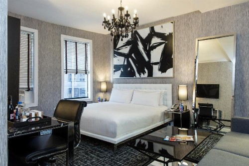 The Square Hotel - image 6