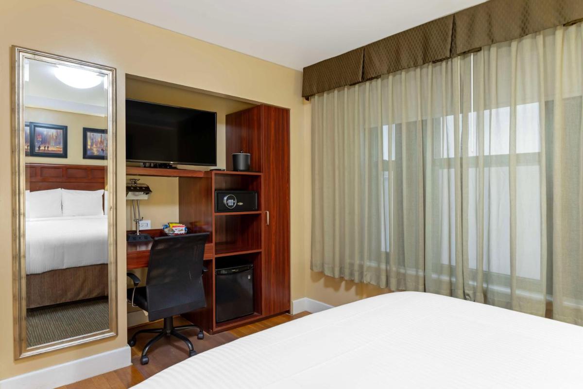 Best Western Plus Hospitality House Suites - image 2