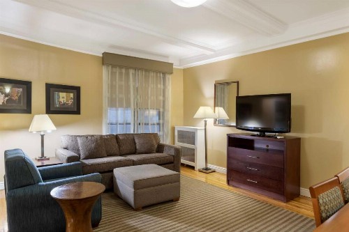 Best Western Plus Hospitality House Suites - image 22