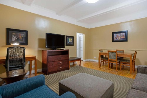 Best Western Plus Hospitality House Suites - image 29