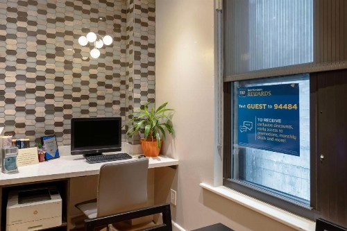 Best Western Plus Hospitality House Suites - image 43