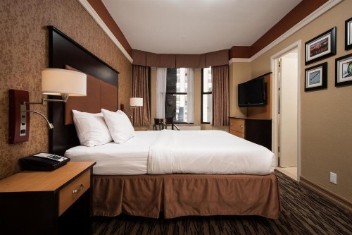 The Hotel at Fifth Avenue - image 12