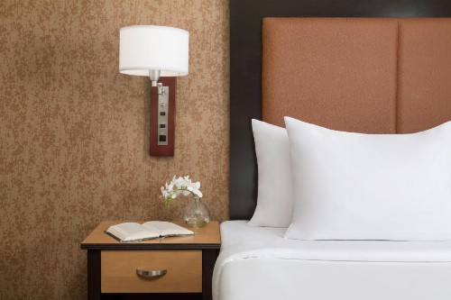 The Hotel at Fifth Avenue - image 3