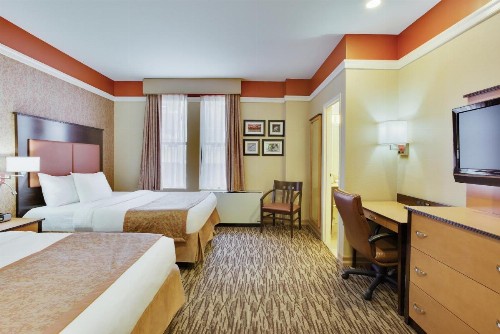 The Hotel at Fifth Avenue - image 30