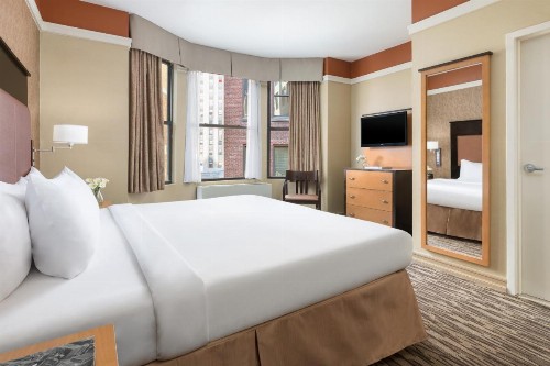 The Hotel at Fifth Avenue - image 5
