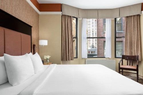 The Hotel at Fifth Avenue - image 6