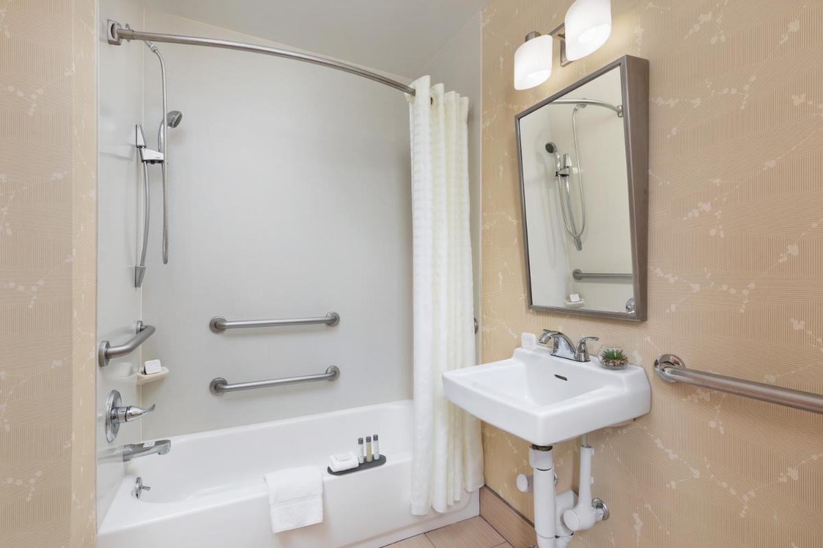 The Hotel at Fifth Avenue - image 7