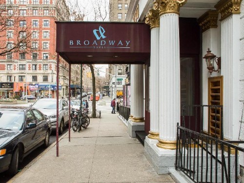 Broadway Hotel & Hostel - image 10