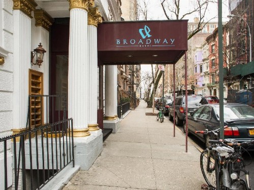 Broadway Hotel & Hostel - image 11