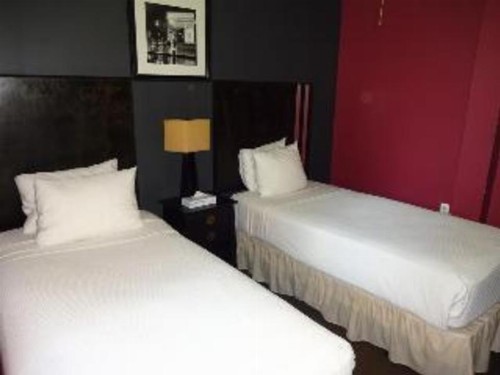 Broadway Hotel & Hostel - image 2