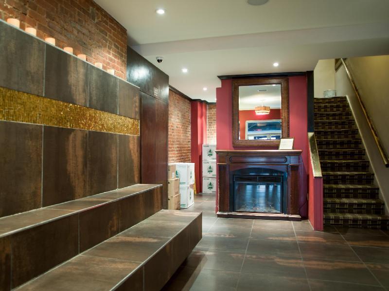 Broadway Hotel & Hostel - image 6