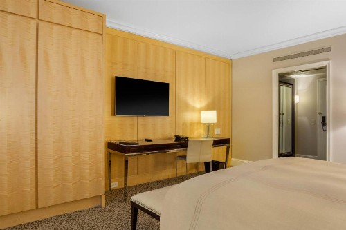 Omni Berkshire Place - image 3