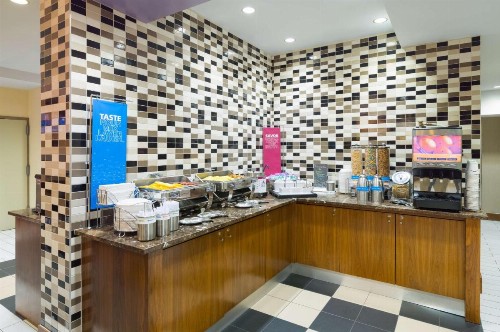 Hampton Inn Madison Square Garden - image 6
