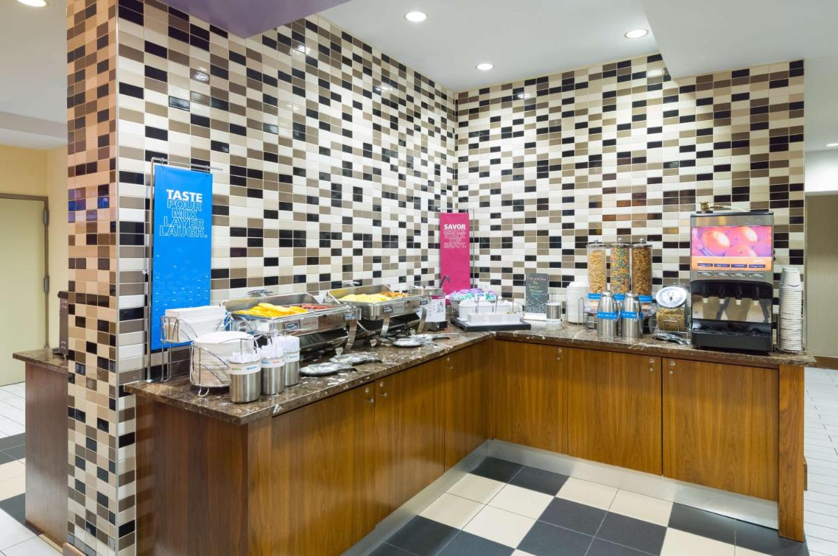 Hampton Inn Madison Square Garden - image 6
