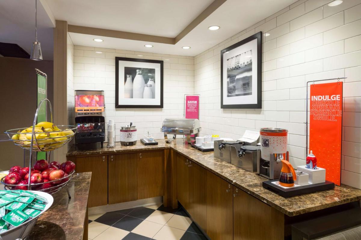 Hampton Inn Manhattan Chelsea - image 2