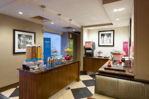 Hampton Inn Manhattan Chelsea - image 9
