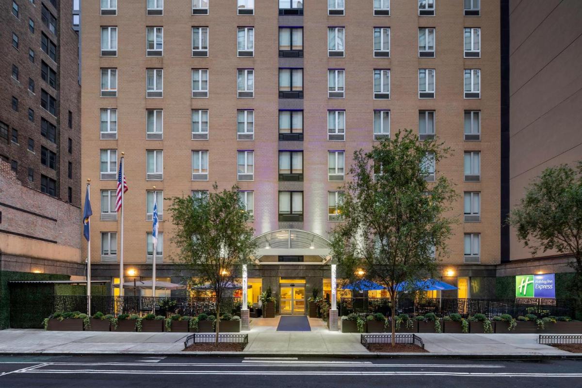 Holiday Inn Express New York City Chelsea an IHG Hotel - image 2