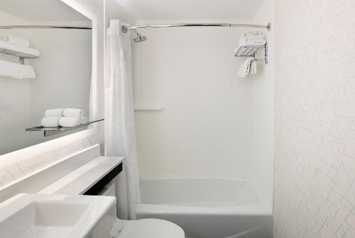 Holiday Inn Express New York City Chelsea an IHG Hotel - image 21