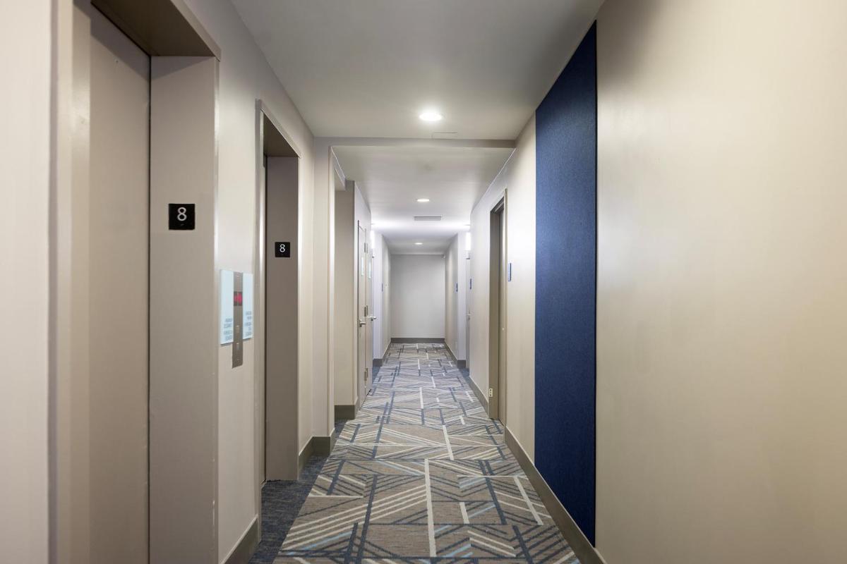 Holiday Inn Express New York City Chelsea an IHG Hotel - image 6