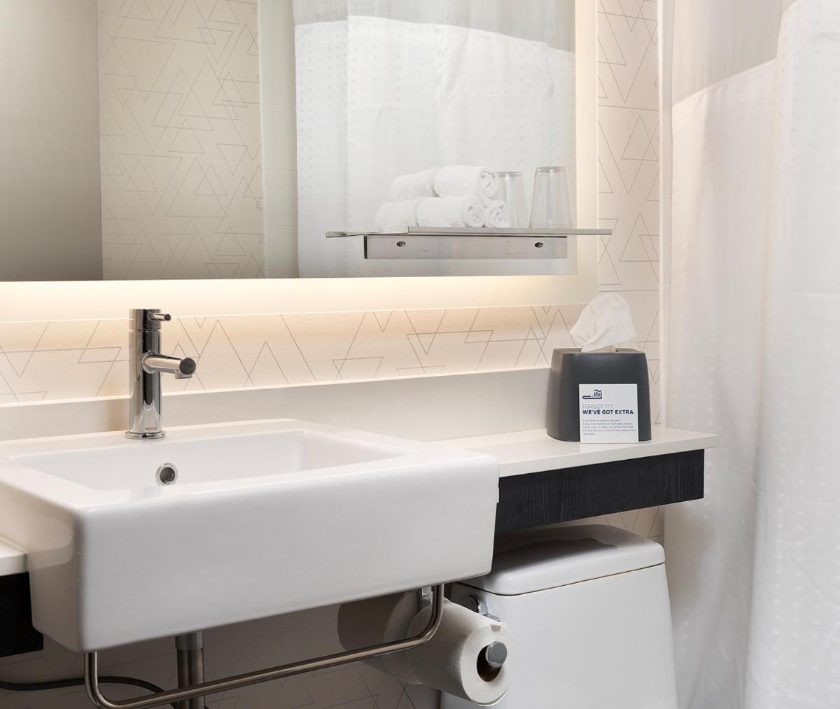 Holiday Inn Express New York City Chelsea an IHG Hotel - image 7