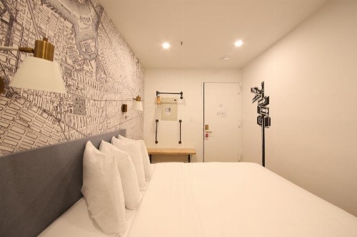 Doxie Hotel - image 18