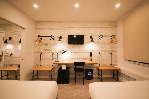 Doxie Hotel - image 9