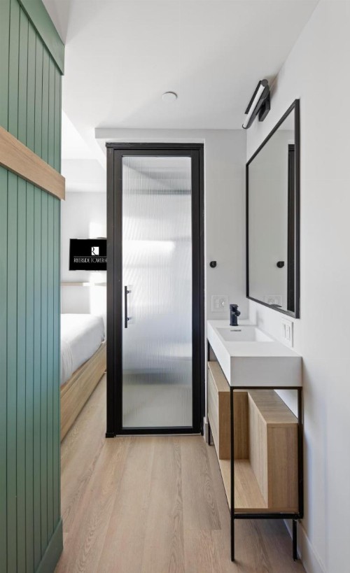 Riverside Tower Hotel - image 21