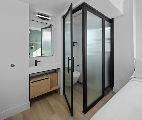 Riverside Tower Hotel - image 23