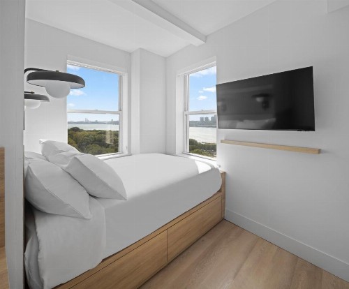 Riverside Tower Hotel - image 31