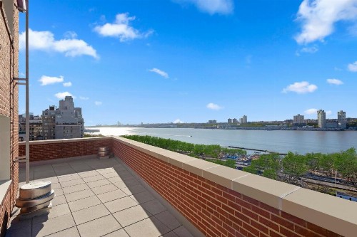 Riverside Tower Hotel - image 39