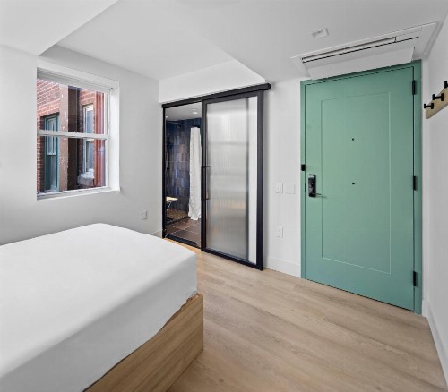Riverside Tower Hotel - image 42