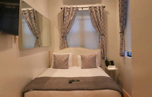 Chelsea Inn - image 13