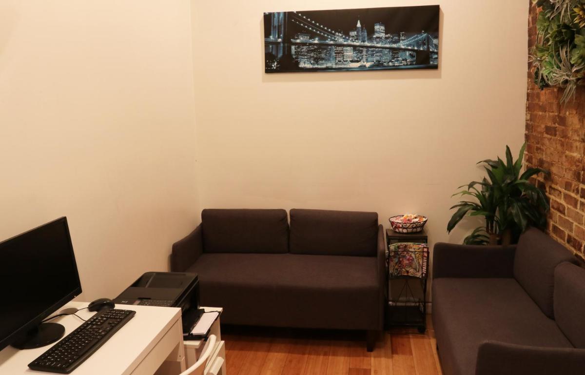 Chelsea Inn - image 7