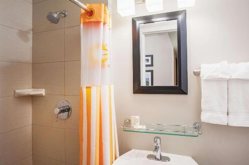La Quinta by Wyndham New York City Central Park - image 15