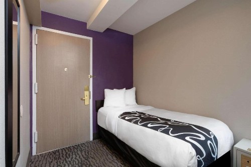 La Quinta by Wyndham New York City Central Park - image 30