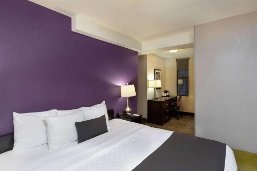 La Quinta by Wyndham New York City Central Park - image 7