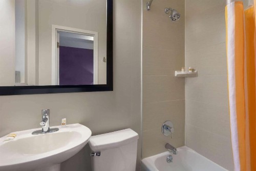 La Quinta by Wyndham New York City Central Park - image 9