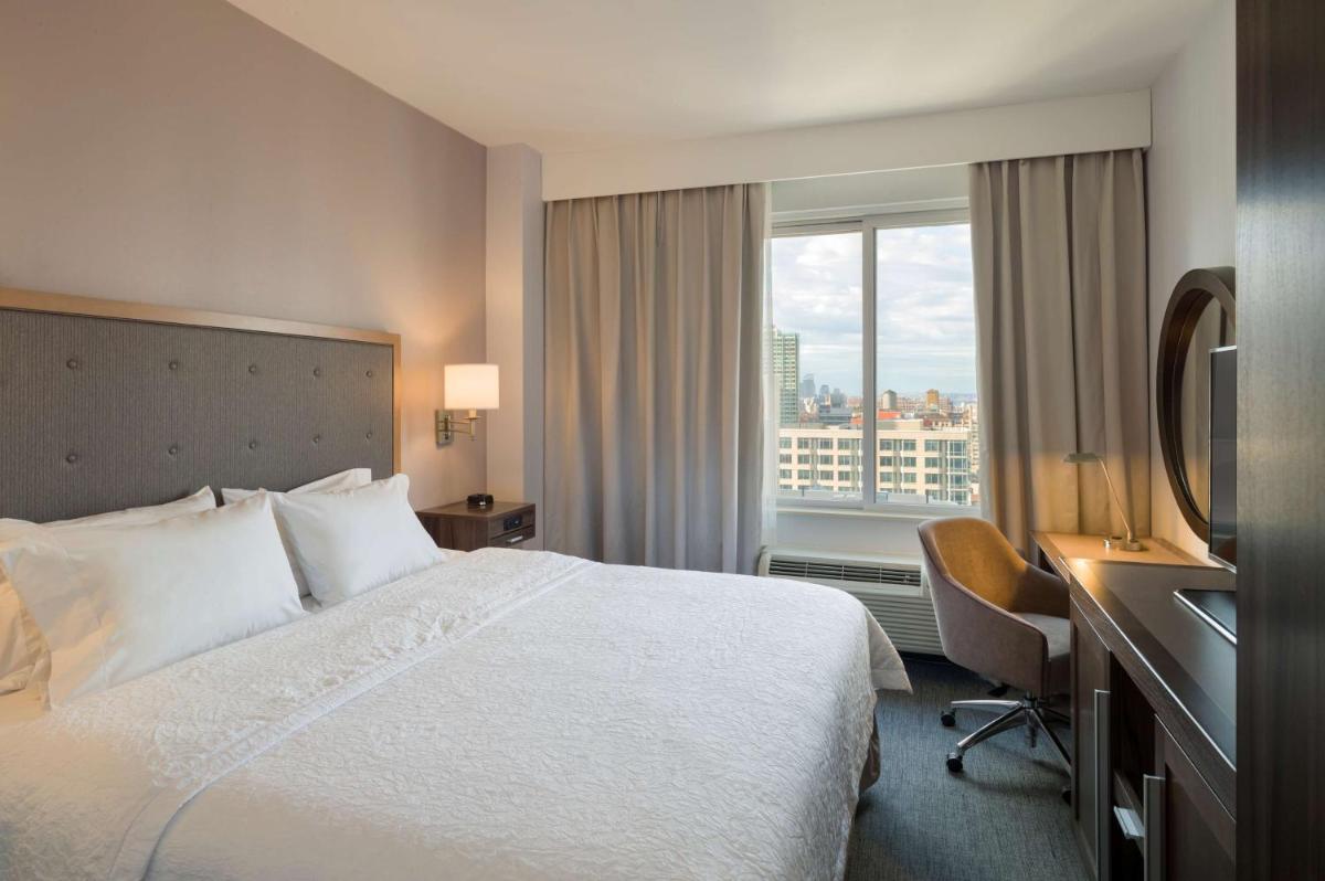 Hampton Inn Manhattan - Times Square South - image 7