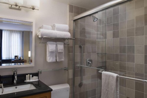 Fairfield Inn & Suites by Marriott New York Manhattan/Fifth Avenue - image 6