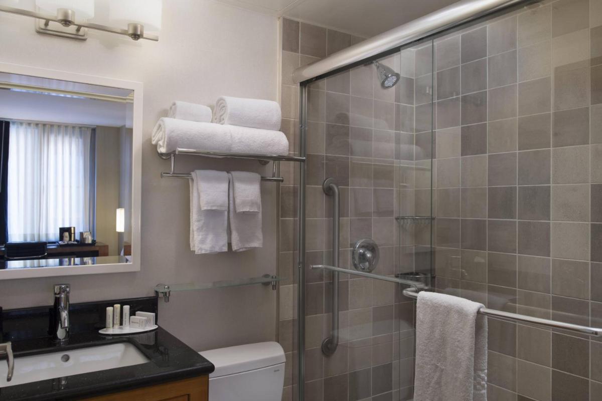 Fairfield Inn & Suites by Marriott New York Manhattan/Fifth Avenue - image 6