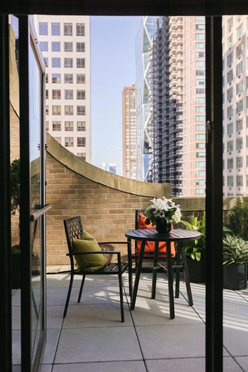 The Manhattan Club - main image