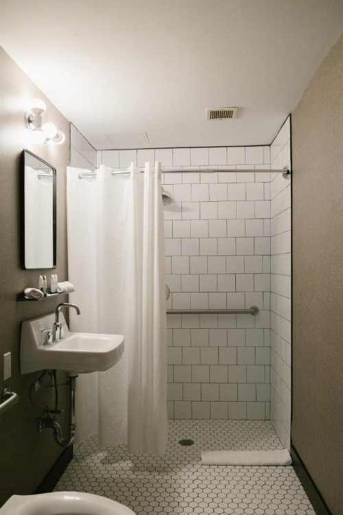 Redford Hotel - image 28