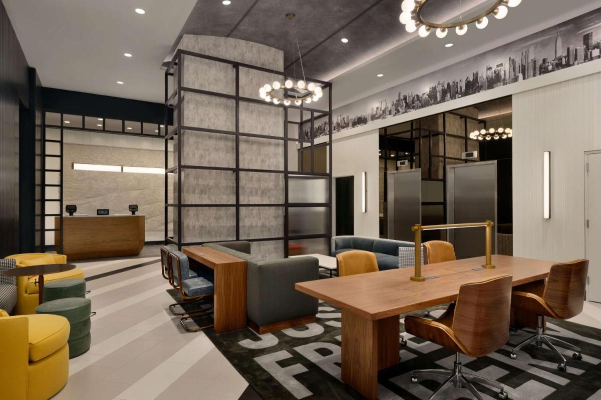 DoubleTree by Hilton New York Downtown - image 3