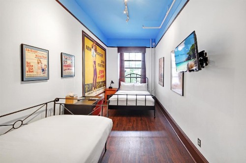 Chelsea Pines Inn - image 36