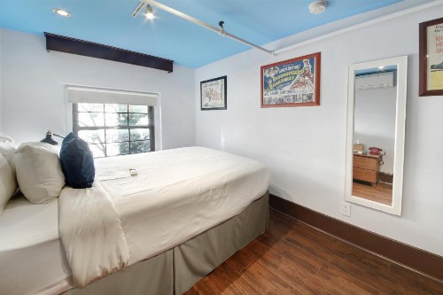 Chelsea Pines Inn - image 40