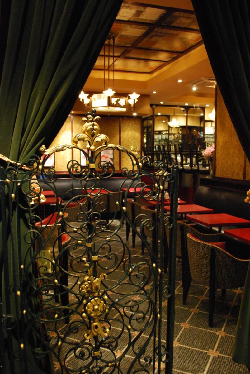 Washington Square Hotel - image 3
