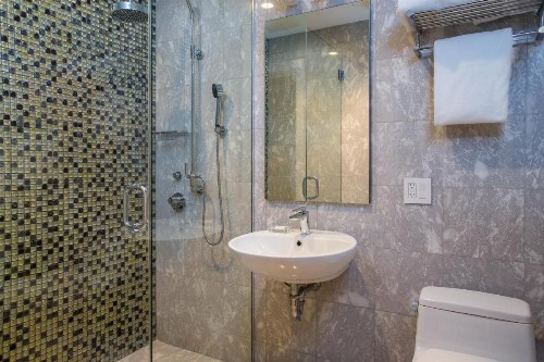Lombardy Hotel - image 9
